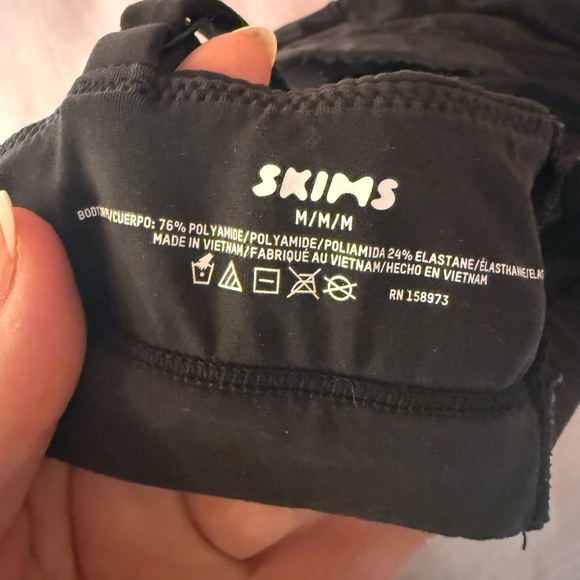 SKIMS Classic Black Bra - Picture 3 of 3